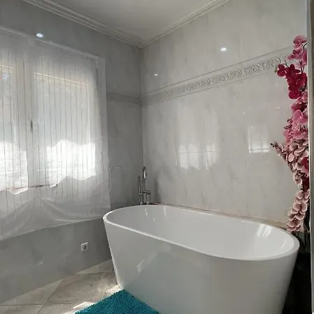 Espectacular Bajo Lirio Apartment